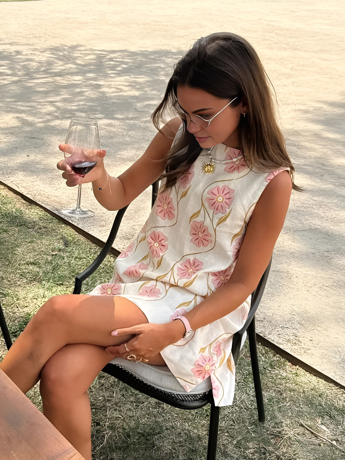 Abito Estivo con Stampa Floreale e Design Semplice