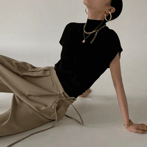Top Moderno con Collo Alto e Maniche Corte