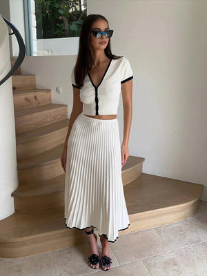 Completo Knit Chic: Top Corto e Gonna Plissettata