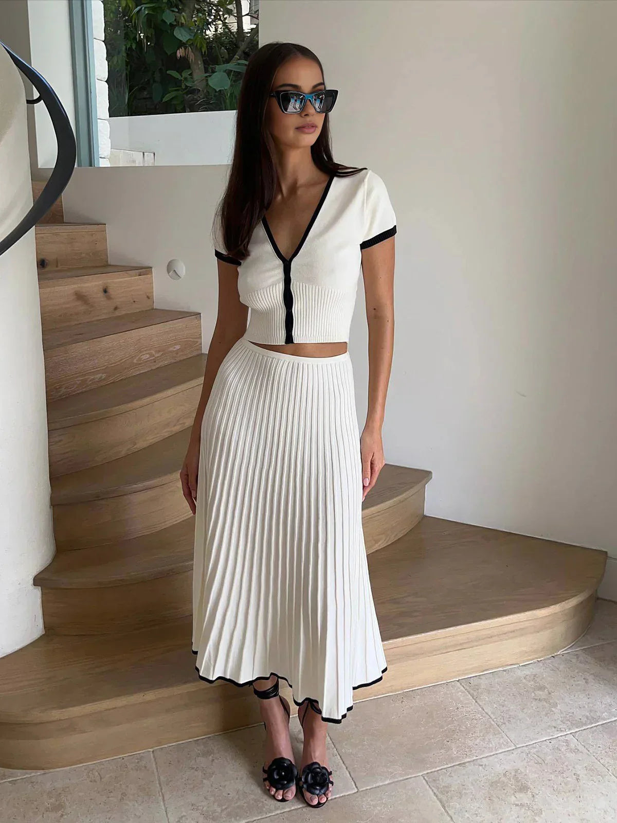 Completo Knit Chic: Top Corto e Gonna Plissettata