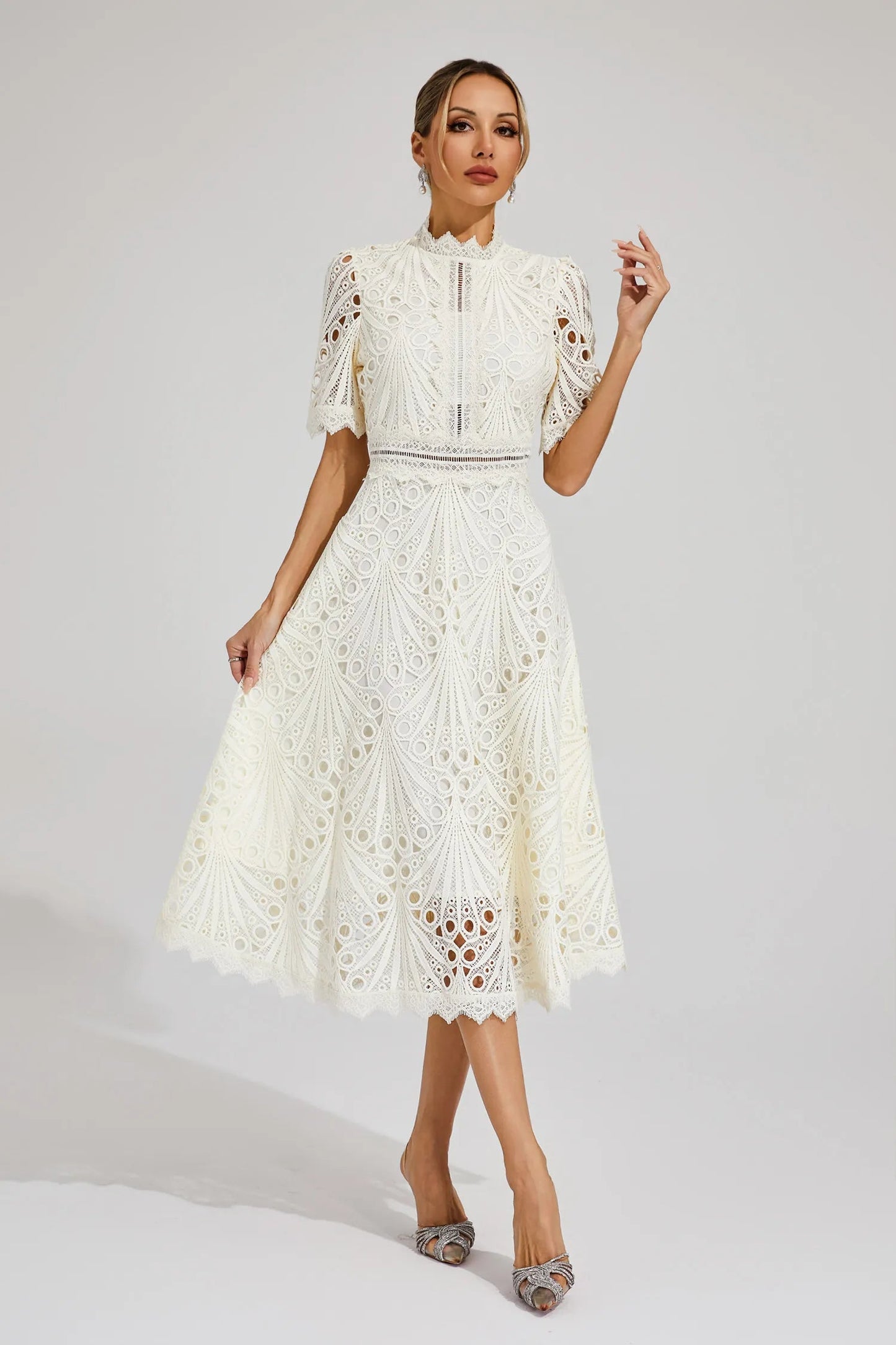 Abito Midi Donna in Pizzo – Scollo Alto, Dettaglio Cut-Out, Maniche Corte-83326-0c11029e-6311-4f80-9e21-75e5e4394292