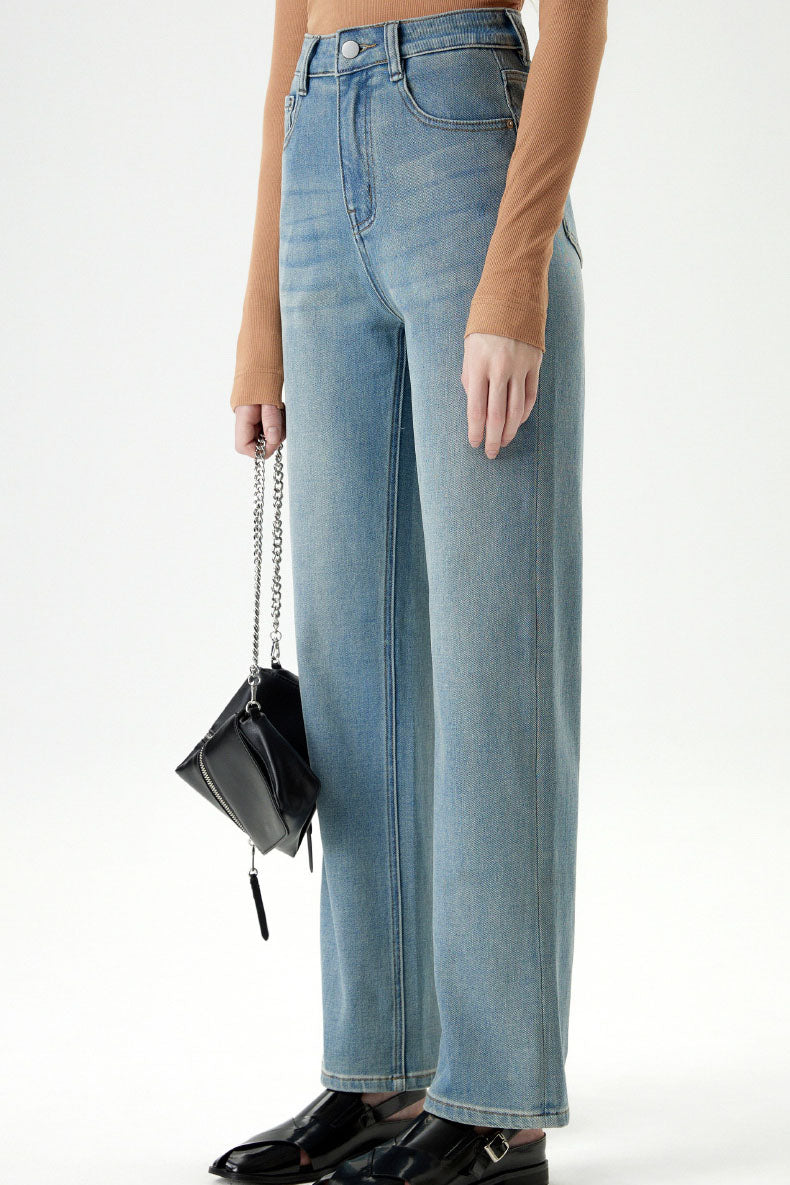 Top a Maniche Lunghe e Jeans a Vita Alta