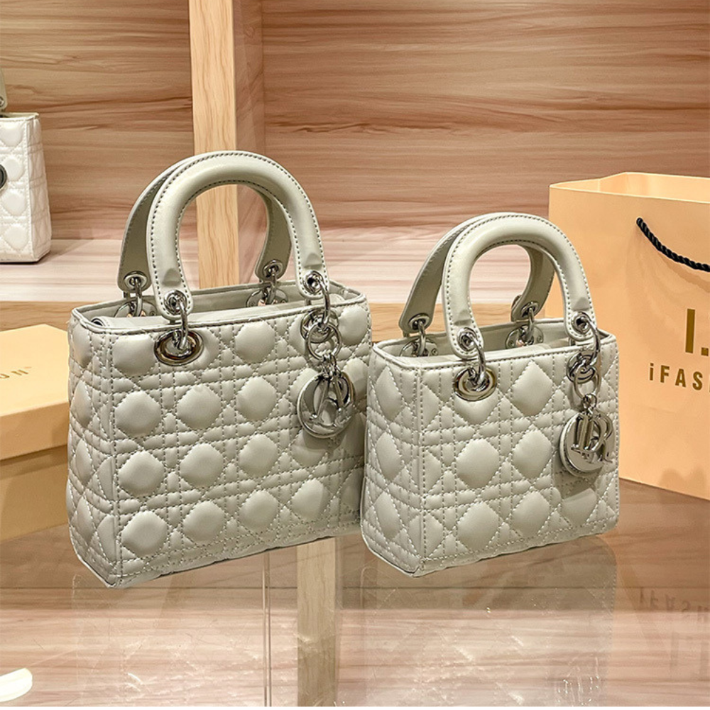 Borsa Trapuntata Chic con Dettaglio Charm