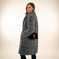 Cappotto Elegante in Ecopelliccia Trapuntato con Cappuccio
