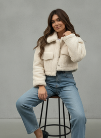 Giacca Corta Effetto Teddy in Morbido Tessuto