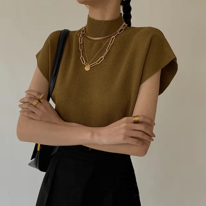 Top Moderno con Collo Alto e Maniche Corte