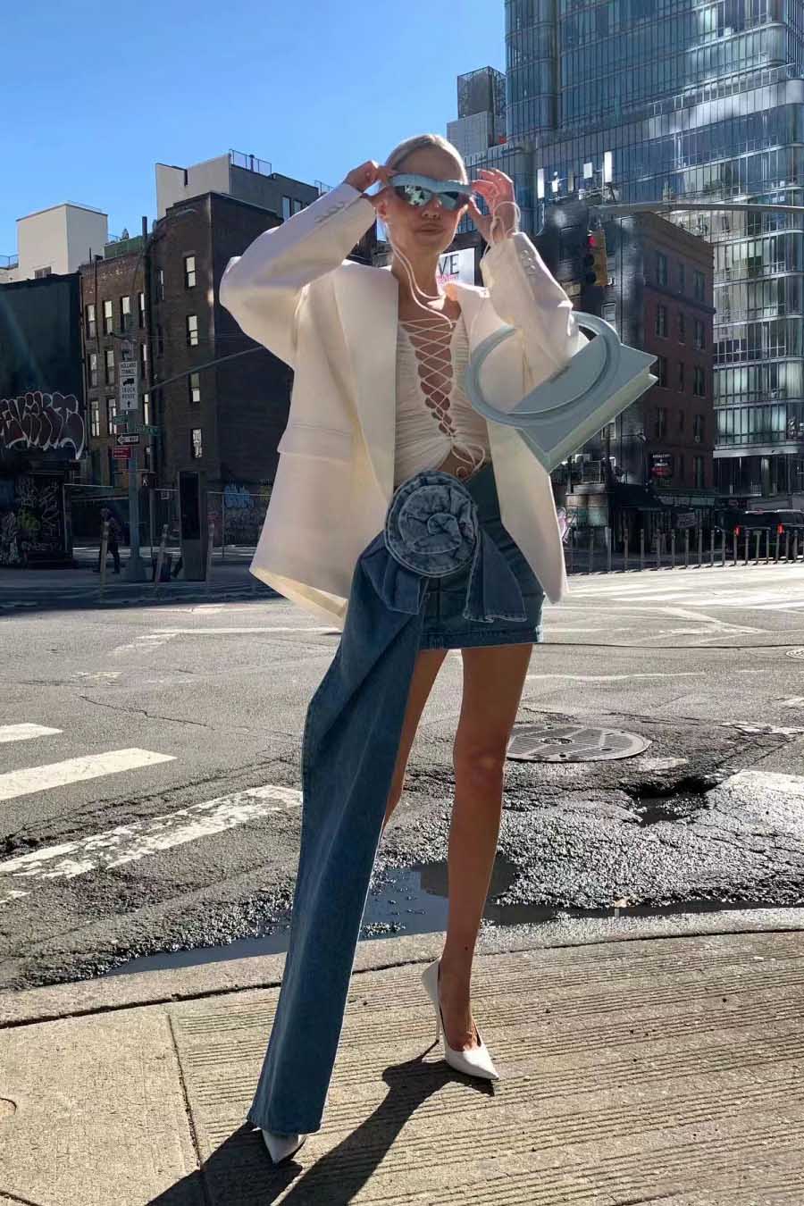 Gonna Mini Asimmetrica con Dettaglio Floreale