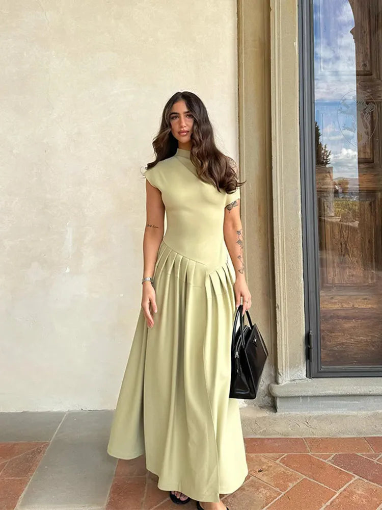 Abito Scultoreo: Design Raffinato