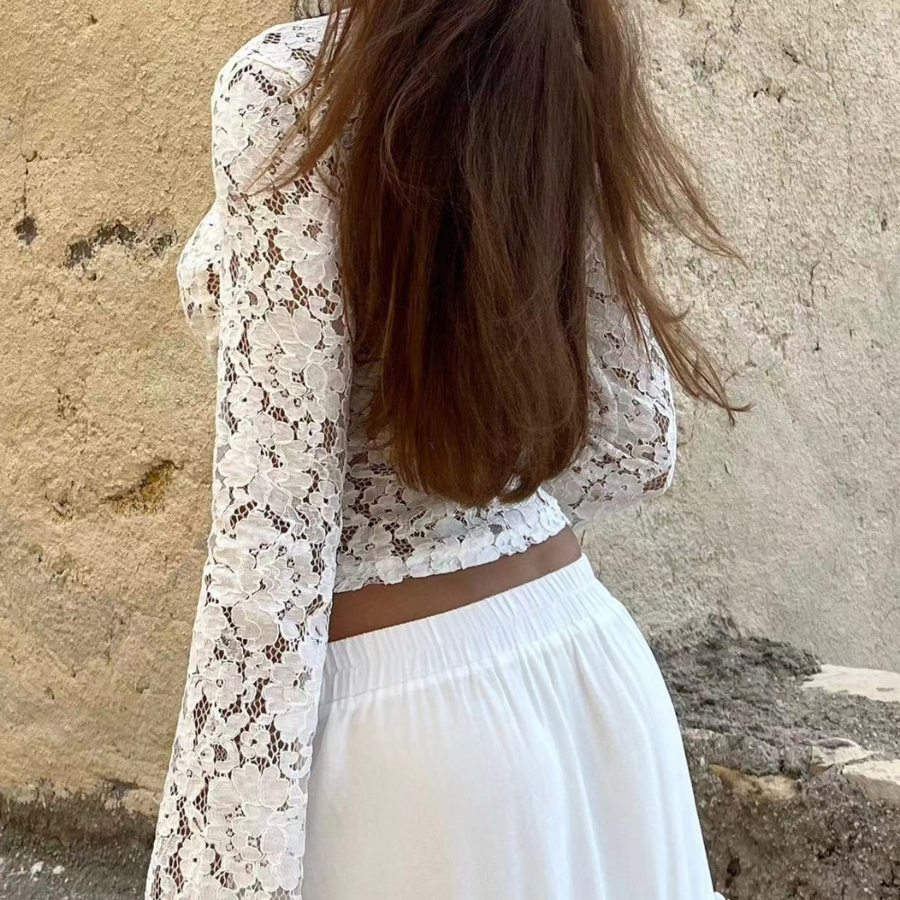 Top e Gonna in Pizzo con Dettagli Bohémien