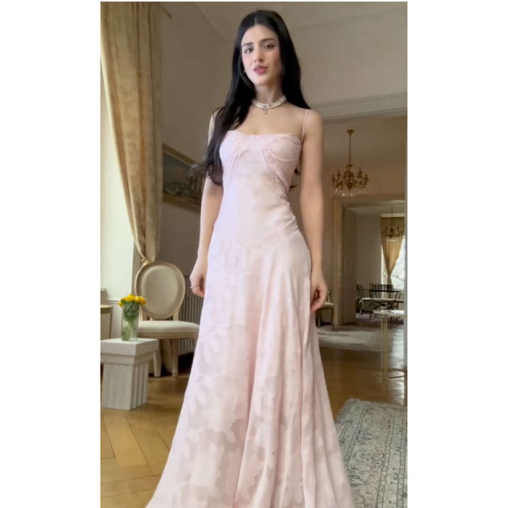 Abito Lungo: Eleganza Senza Tempo per Occasioni Speciali