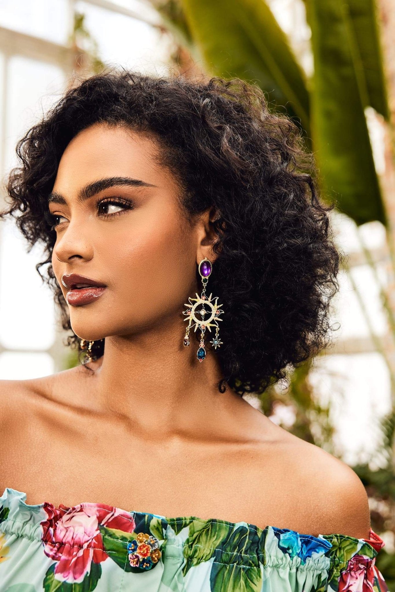 Orecchini Sole Dorato con Gemme