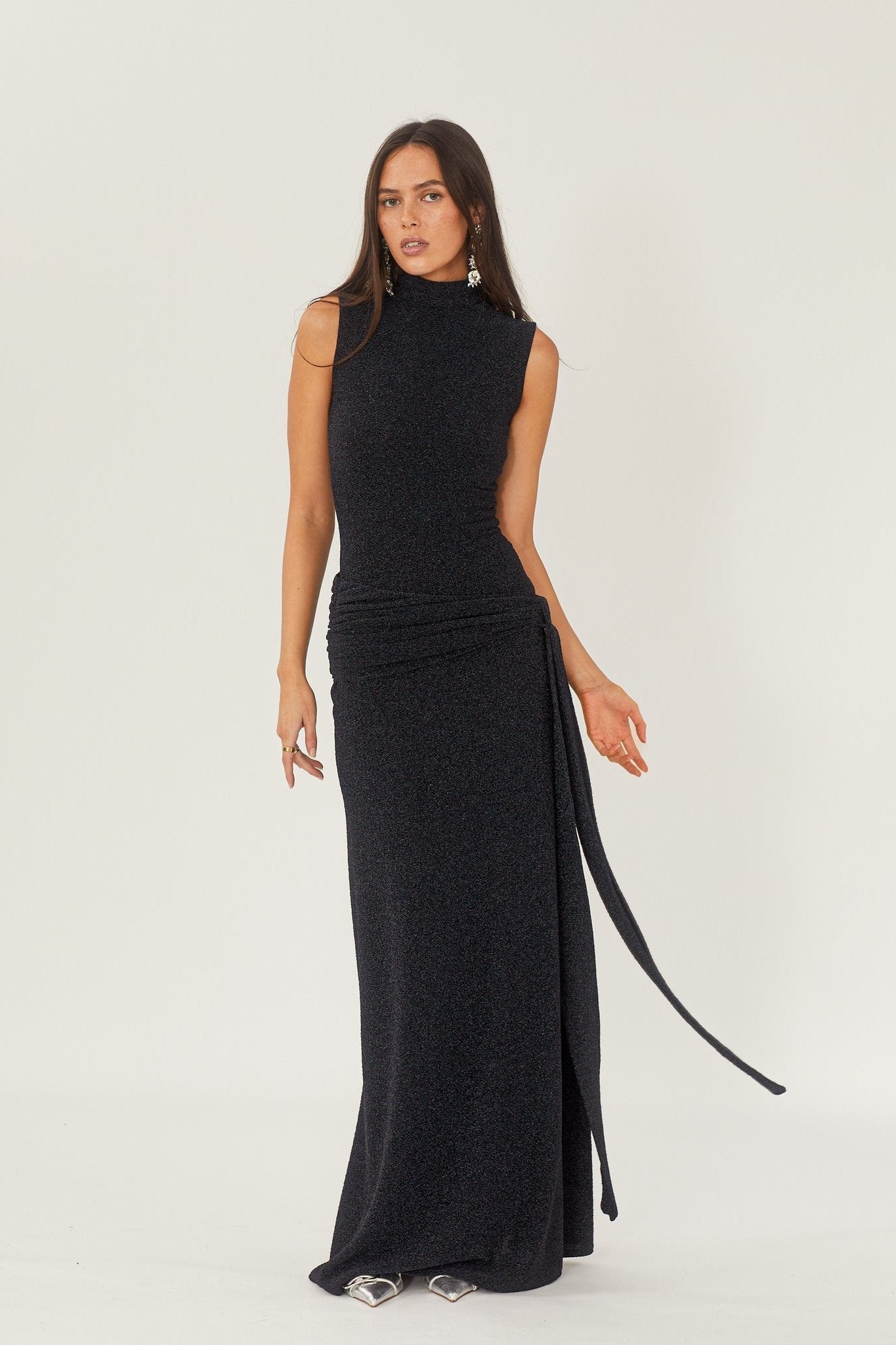 Abito Lungo Elegante con Cintura