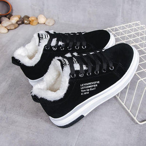 Sneakers Urban Style con Dettagli in Pelliccia