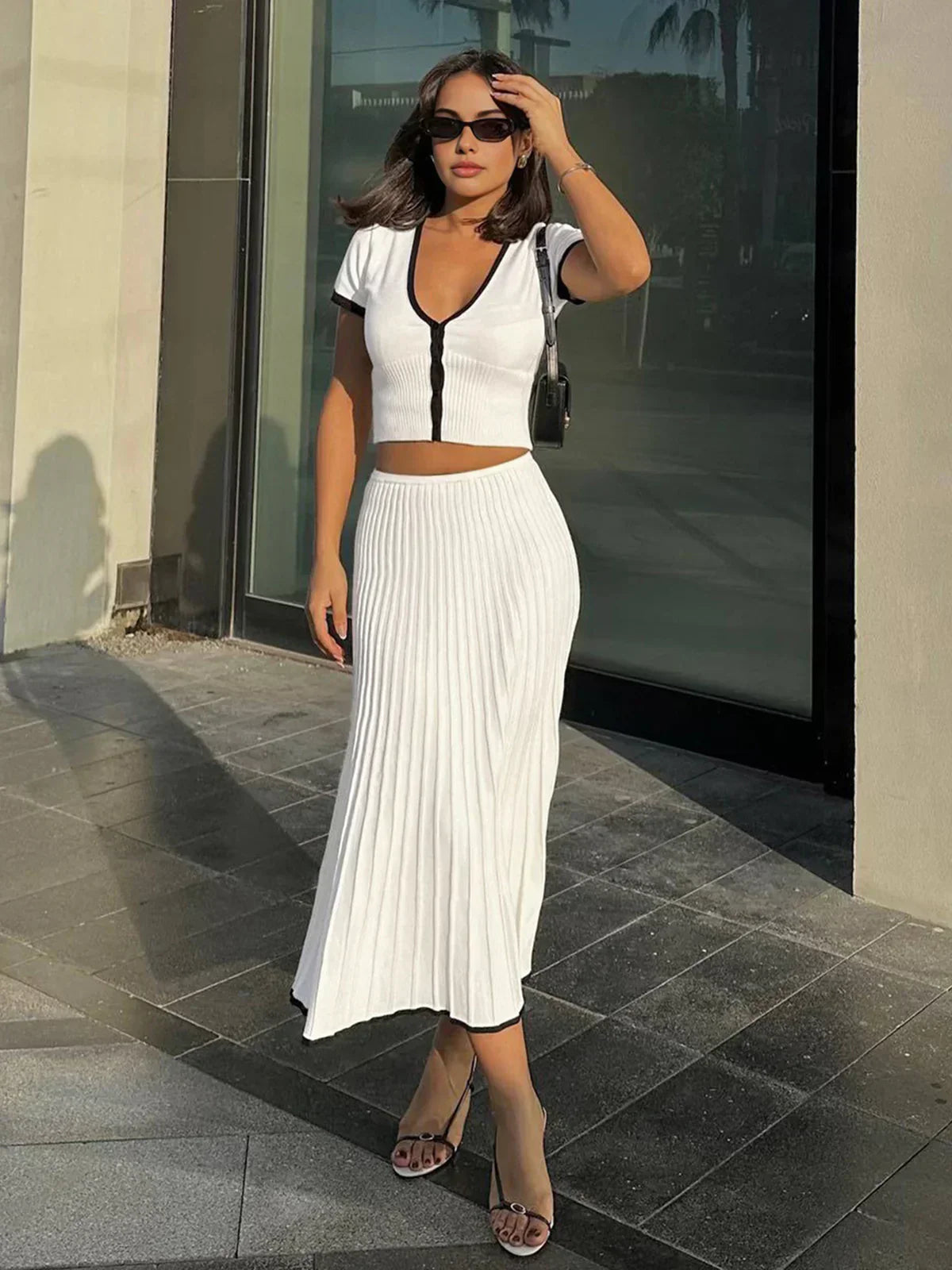 Completo Knit Chic: Top Corto e Gonna Plissettata