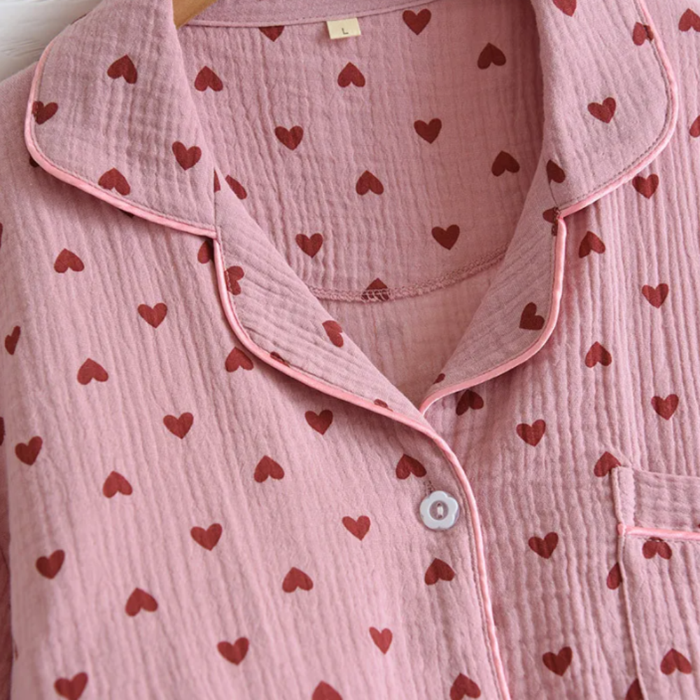 Pigiama a Righe e Cuori