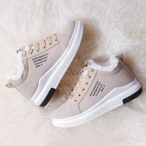 Sneakers Urban Style con Dettagli in Pelliccia