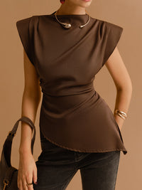 Top Raffinato: Silhouette Definita e Design Avvolgente