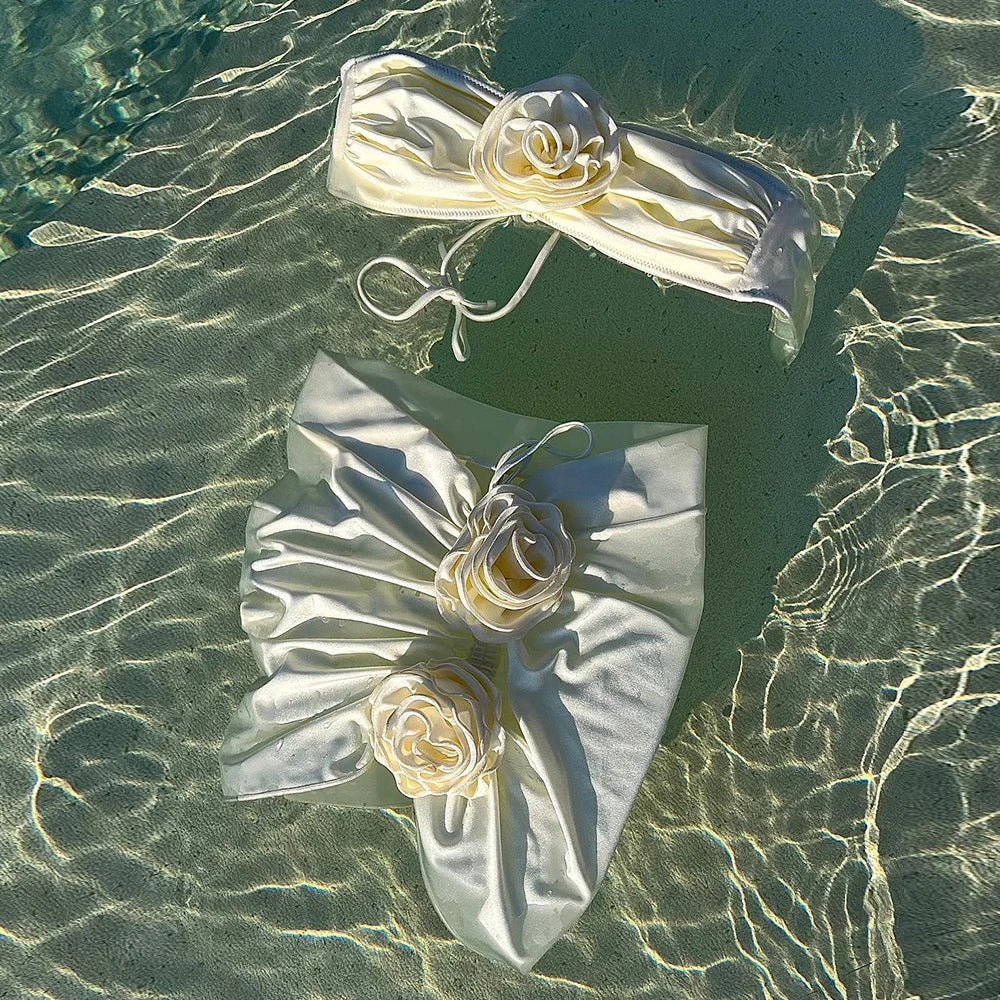 Completo Mare Chic con Dettagli Floreali