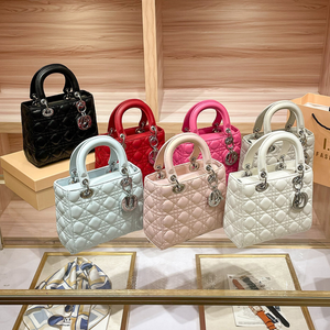 Borsa Trapuntata Chic con Dettaglio Charm