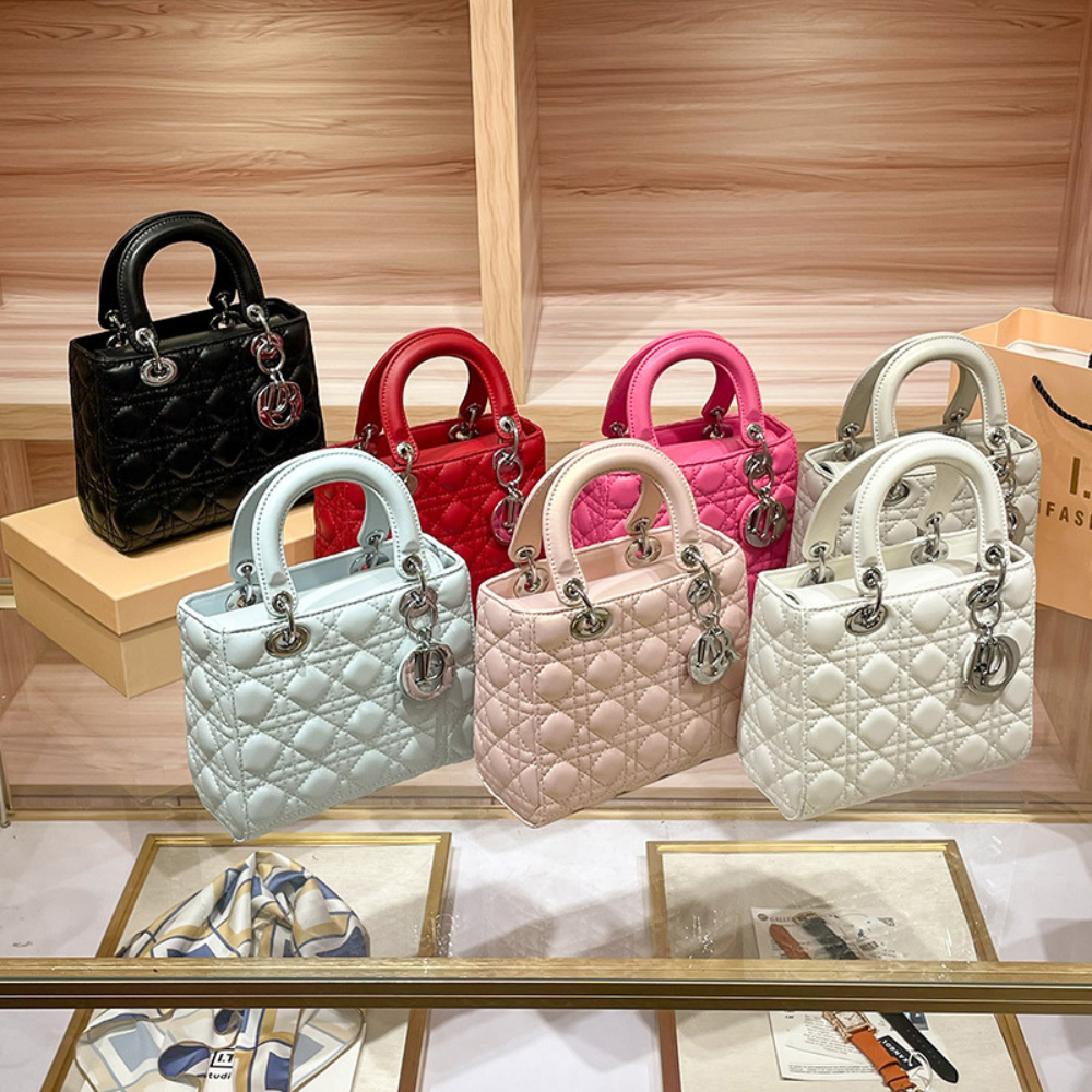 Borsa Trapuntata Chic con Dettaglio Charm