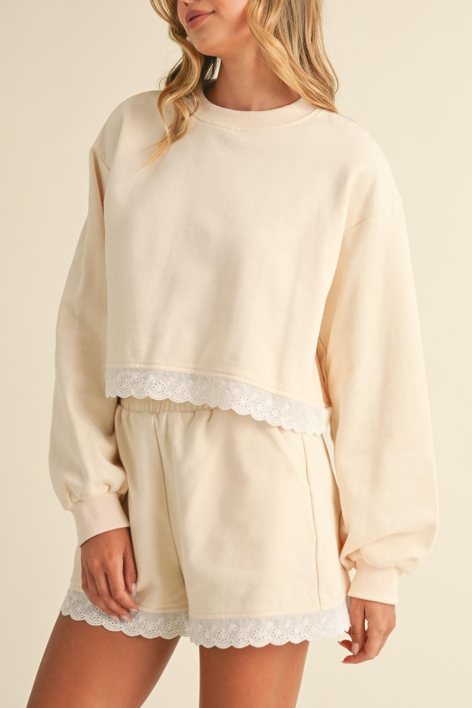 Completo Relax: Top Corto e Shorts a Vita Alta