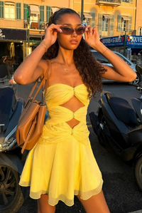 Abito Giallo Cut-Out Maniche Velate