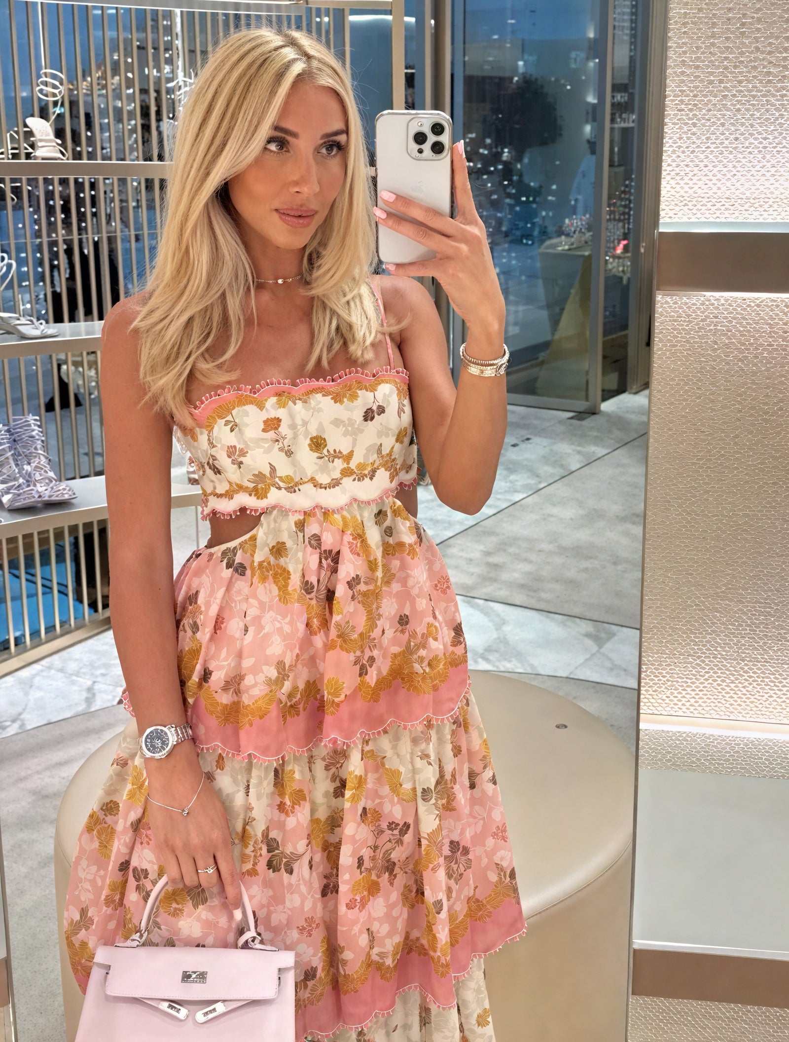 Abito Floreale a Strati con Dettagli Cut-Out