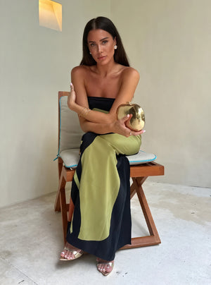 Abito Maxi Strapless: Eleganza Artistica