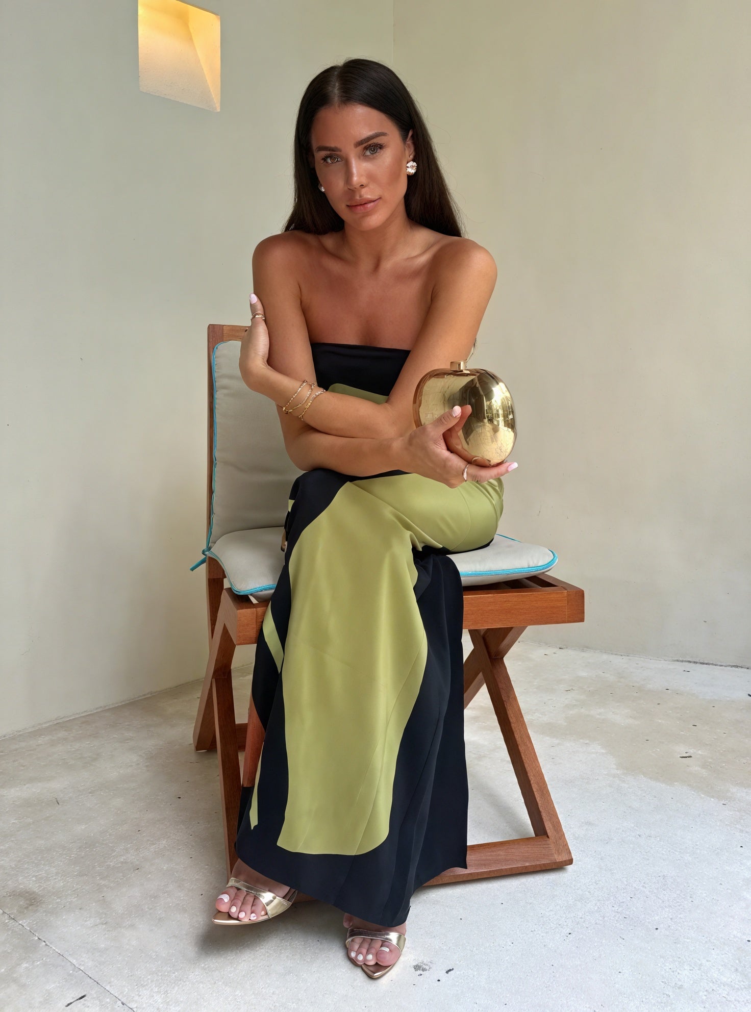 Abito Maxi Strapless: Eleganza Artistica