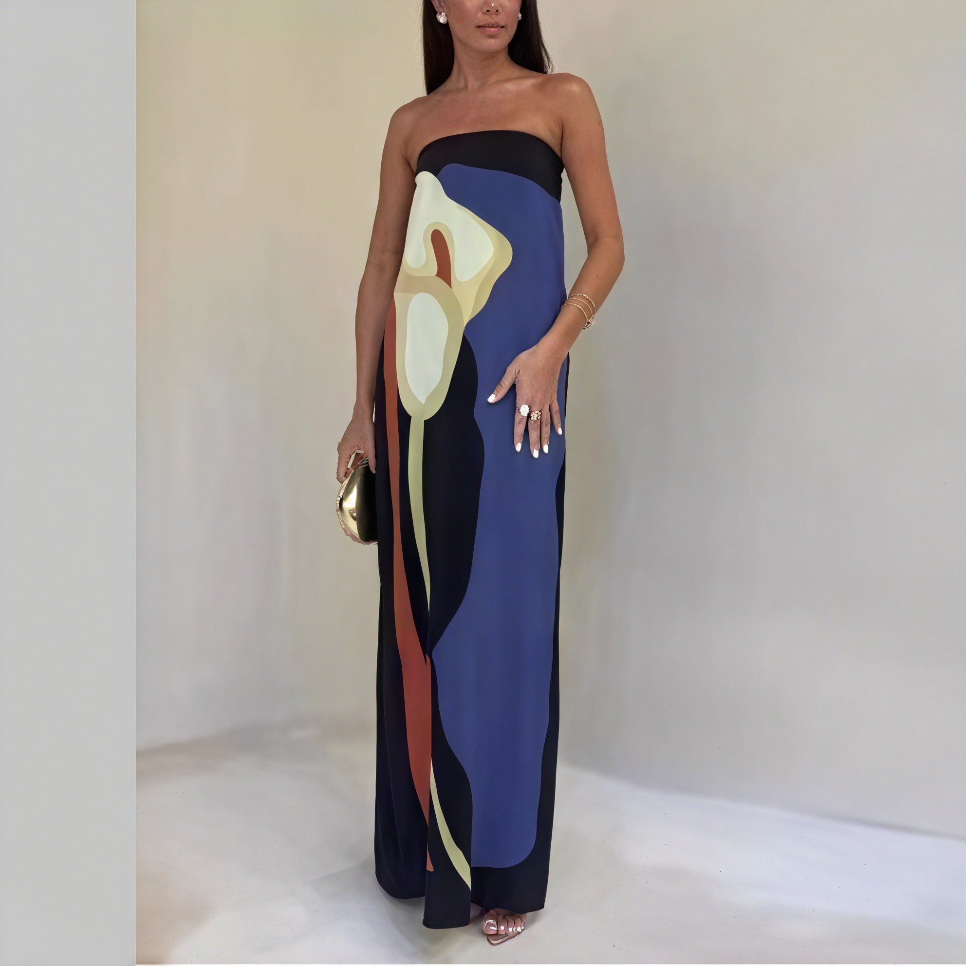 Abito Maxi Strapless: Eleganza Artistica
