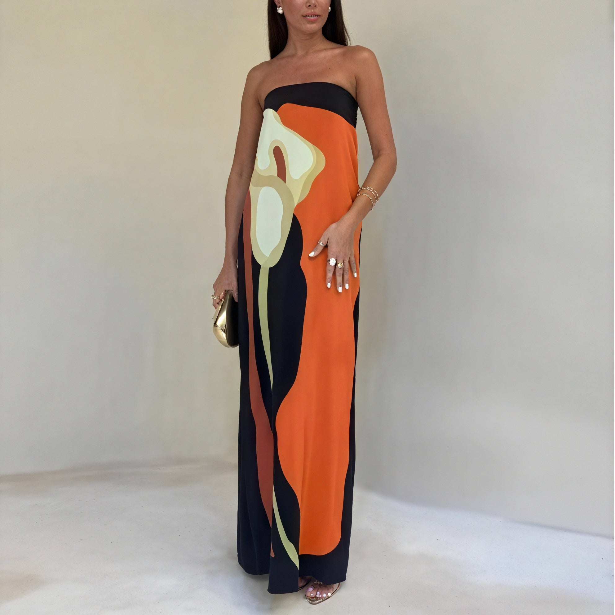 Abito Maxi Strapless: Eleganza Artistica