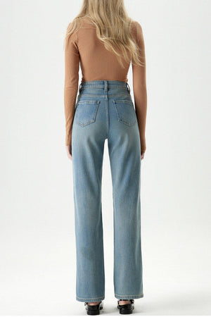 Top a Maniche Lunghe e Jeans a Vita Alta
