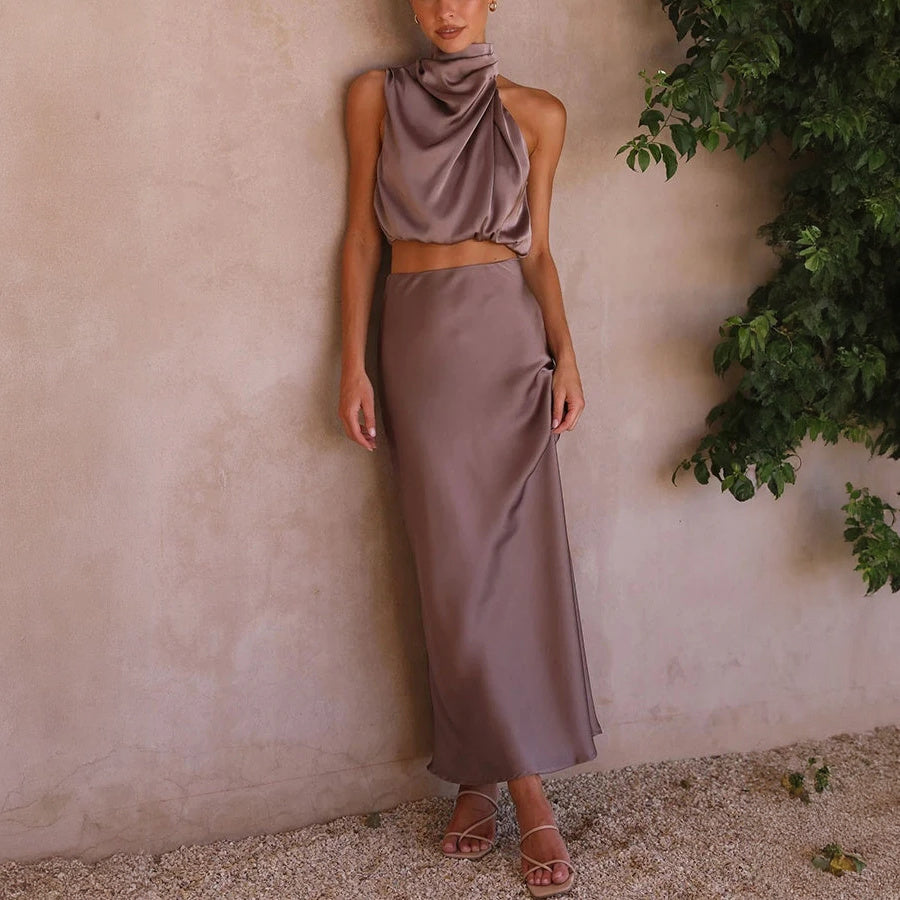 Abito Elegante con Top Halter e Gonna Fluttuante