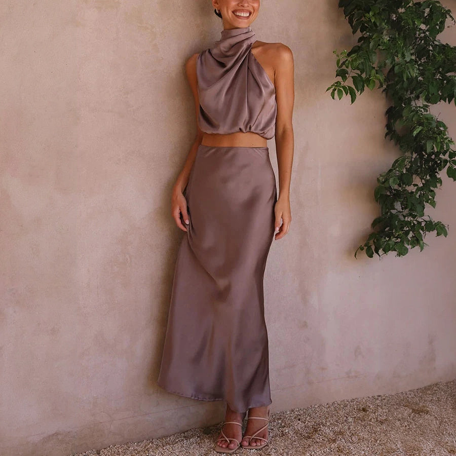 Abito Elegante con Top Halter e Gonna Fluttuante