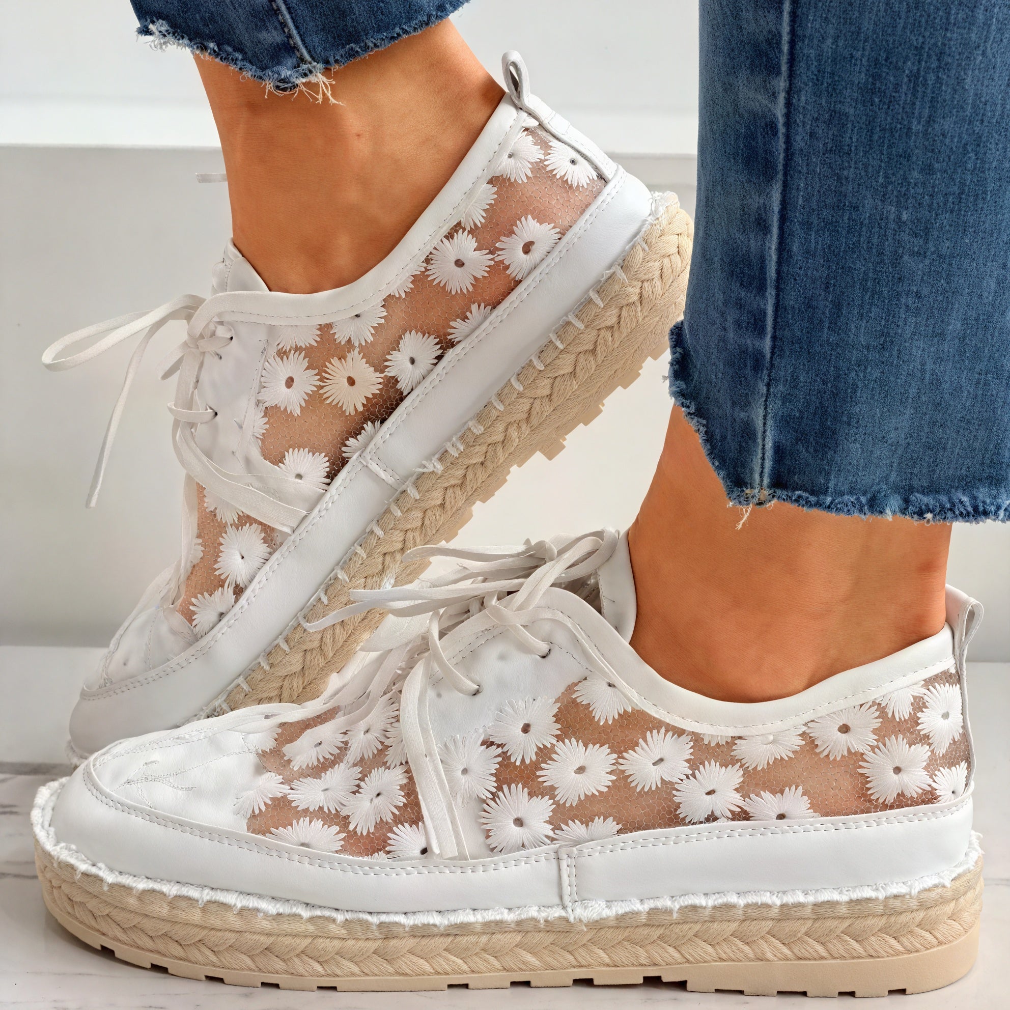 Scarpe Mesh con Ricami Floreali
