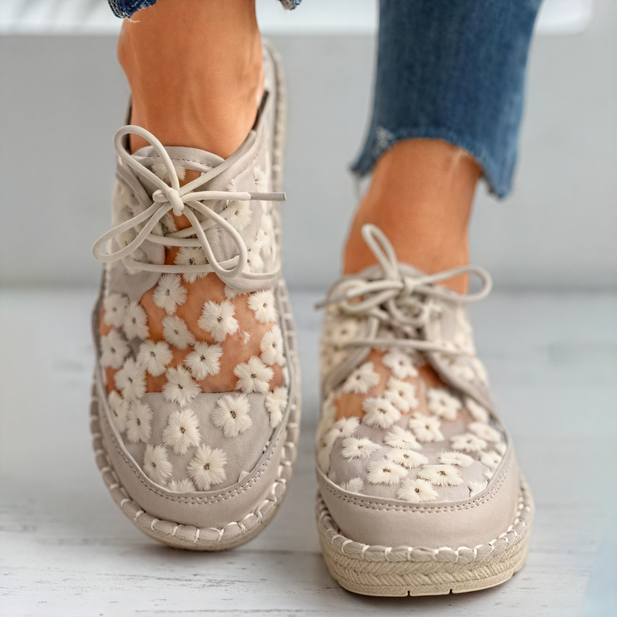 Scarpe Mesh con Ricami Floreali