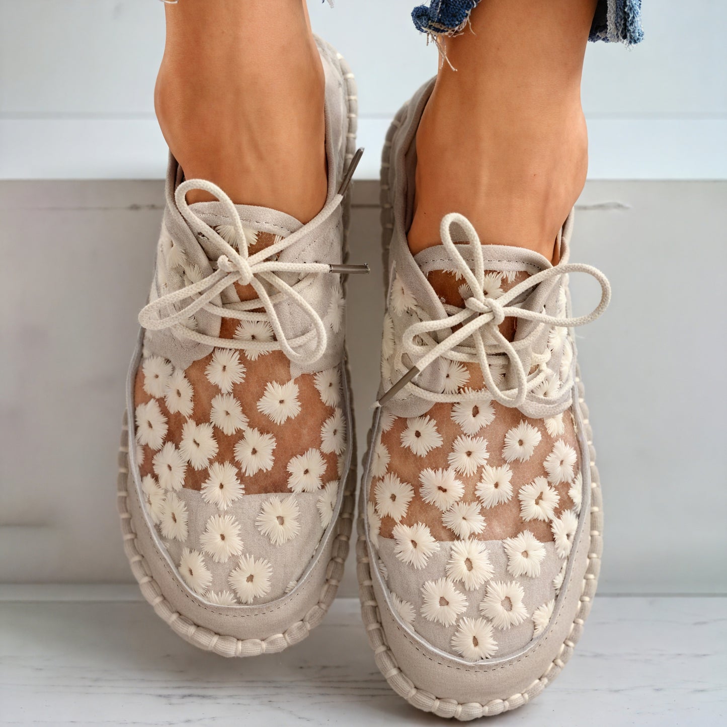 Scarpe Mesh con Ricami Floreali