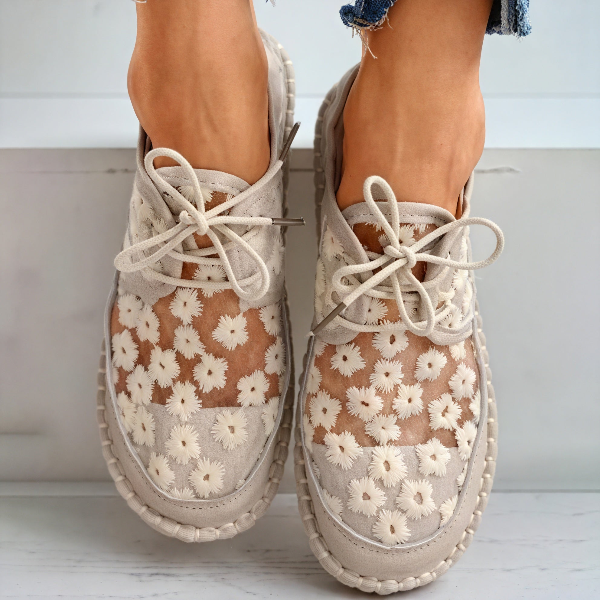Scarpe Mesh con Ricami Floreali