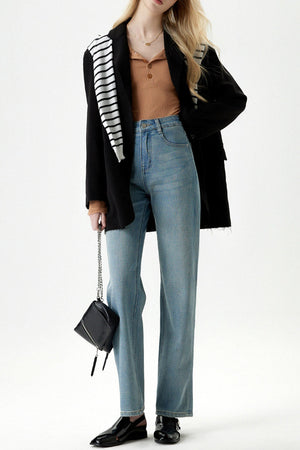 Top a Maniche Lunghe e Jeans a Vita Alta