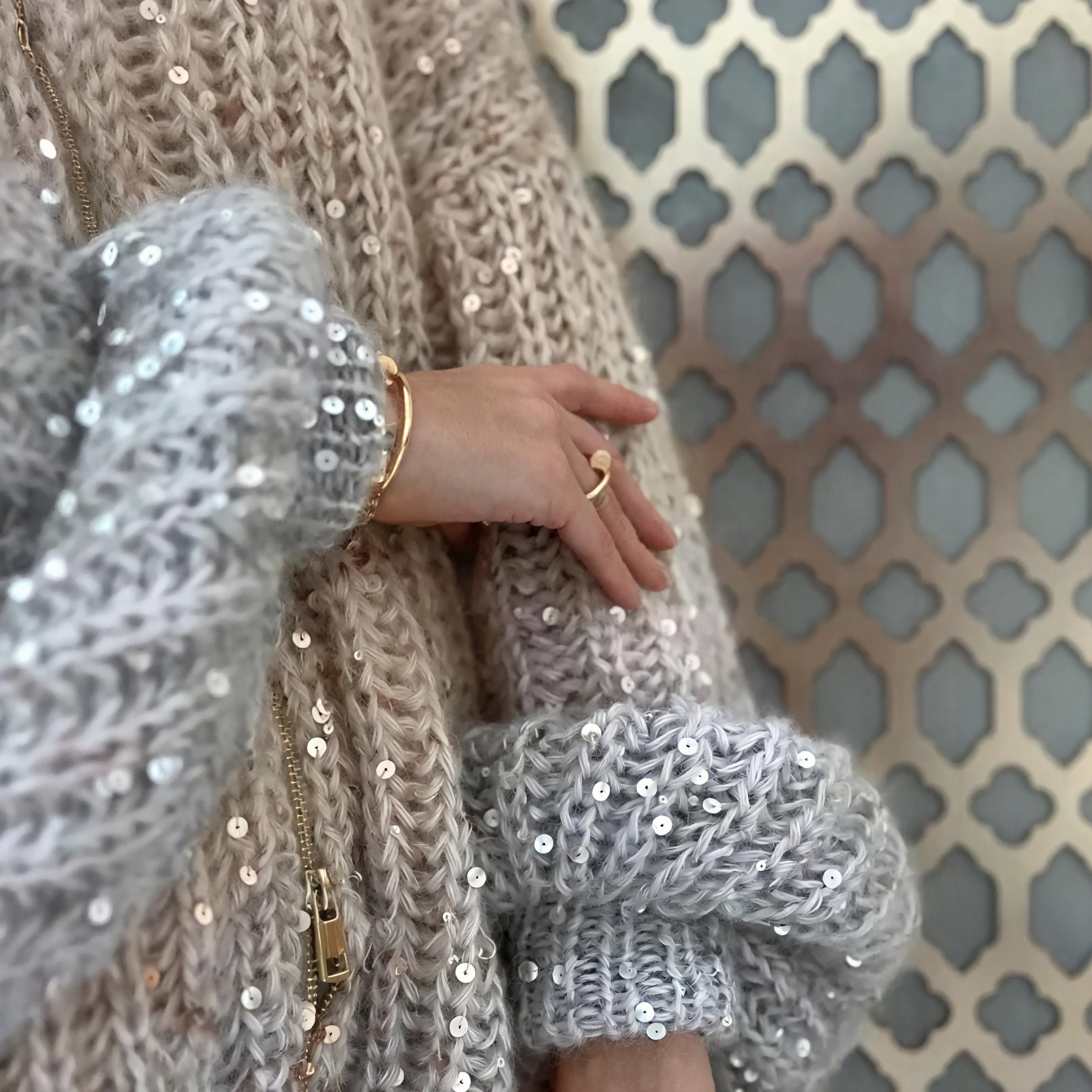 Abito Elegante con Cardigan Oversized