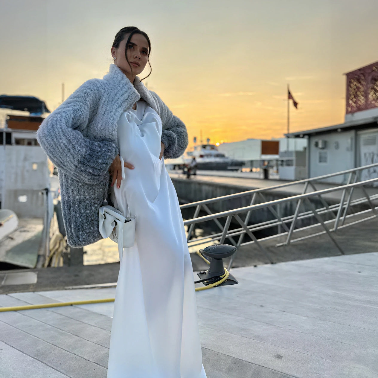 Abito Elegante con Cardigan Oversized