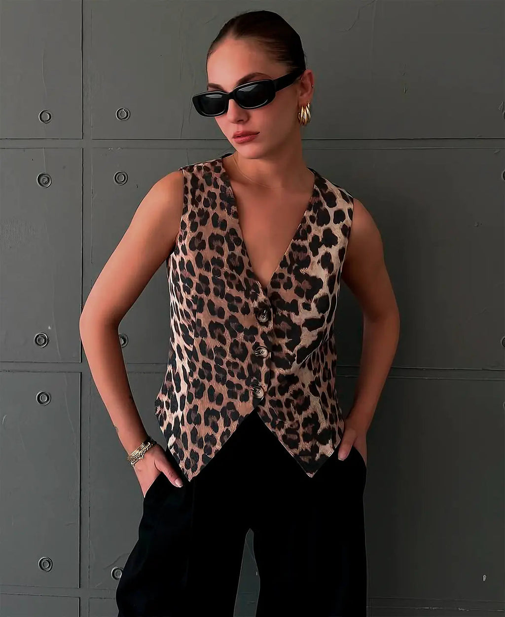 Top con Stampa Animalier e Bottoni