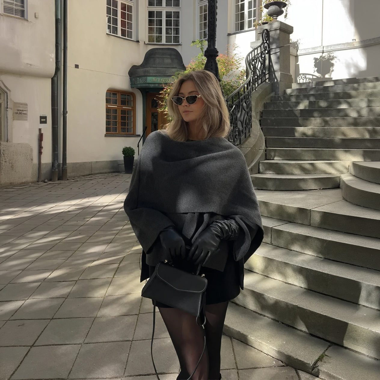 Cappotto Avvolgente: Eleganza Raffinata