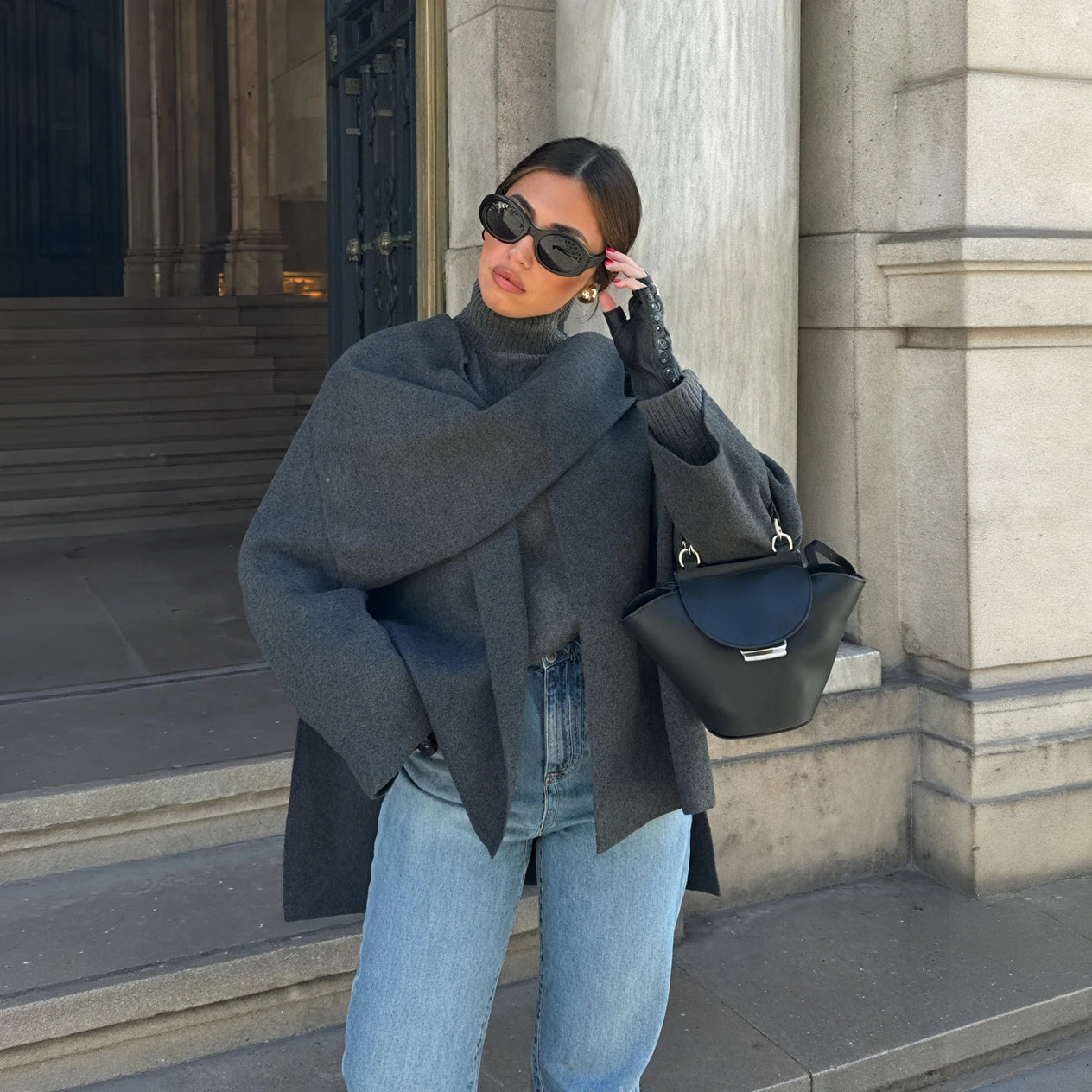 Cappotto Avvolgente: Eleganza Raffinata