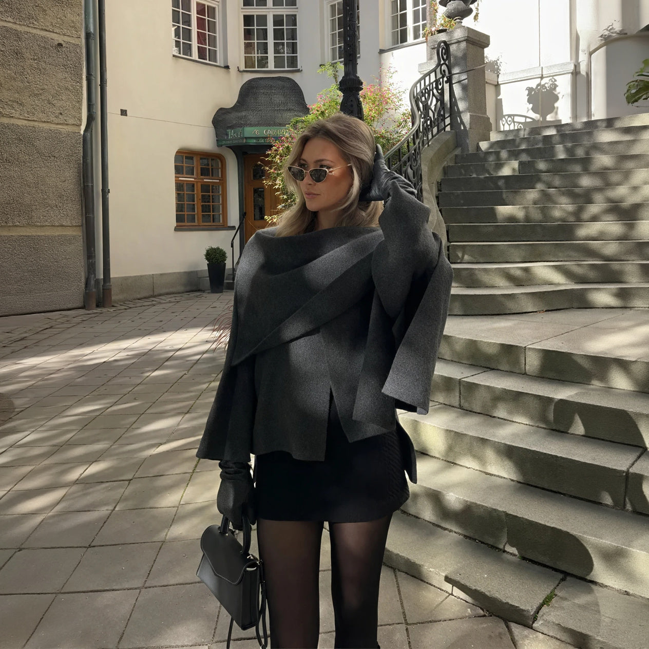 Cappotto Avvolgente: Eleganza Raffinata