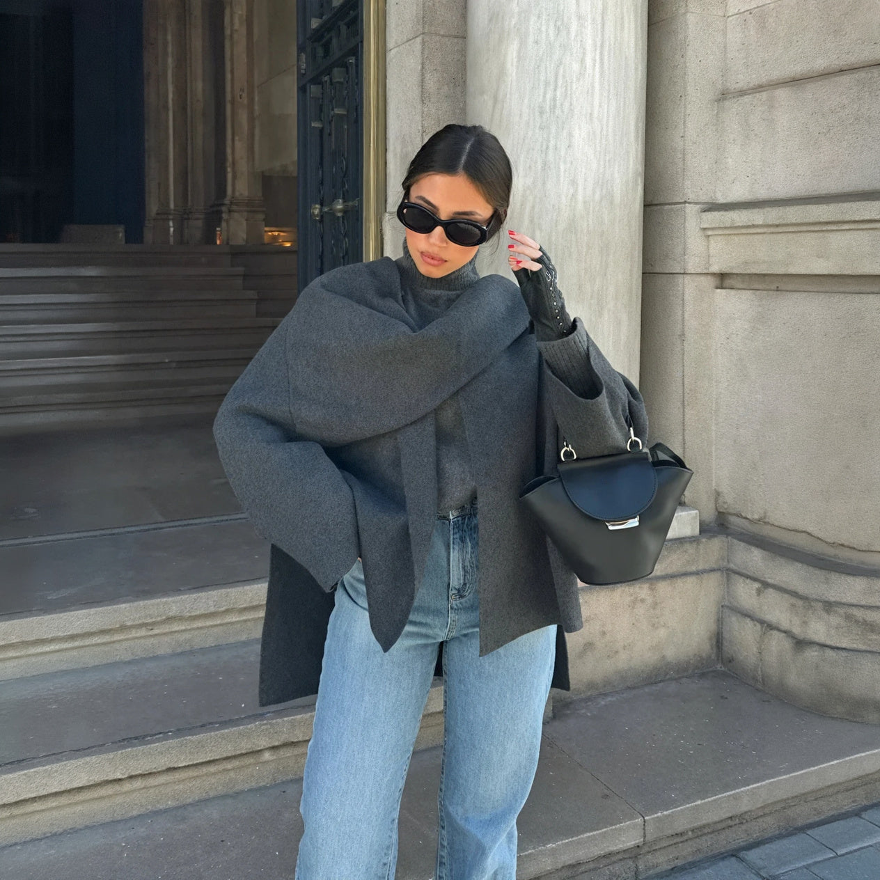 Cappotto Avvolgente: Eleganza Raffinata