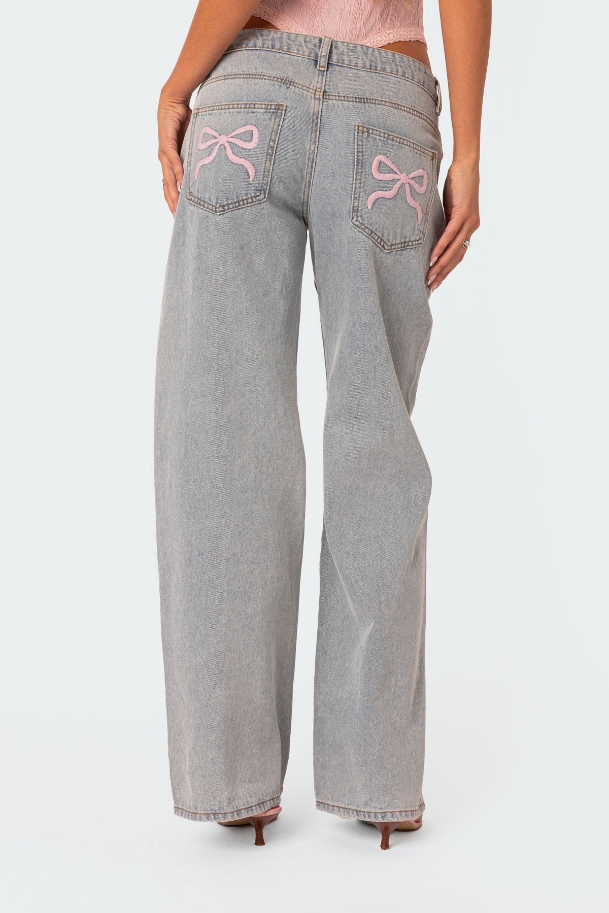 Jeans Donna Gamba Larga Lavaggio Chiaro con Fiocchi Ricamati-83512-6789a4e9-9004-4711-9829-c95821dbe823