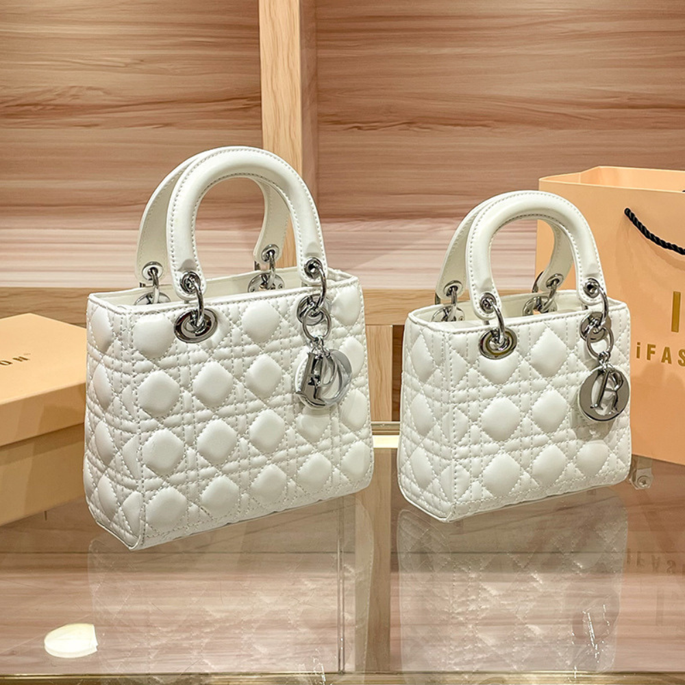 Borsa Trapuntata Chic con Dettaglio Charm