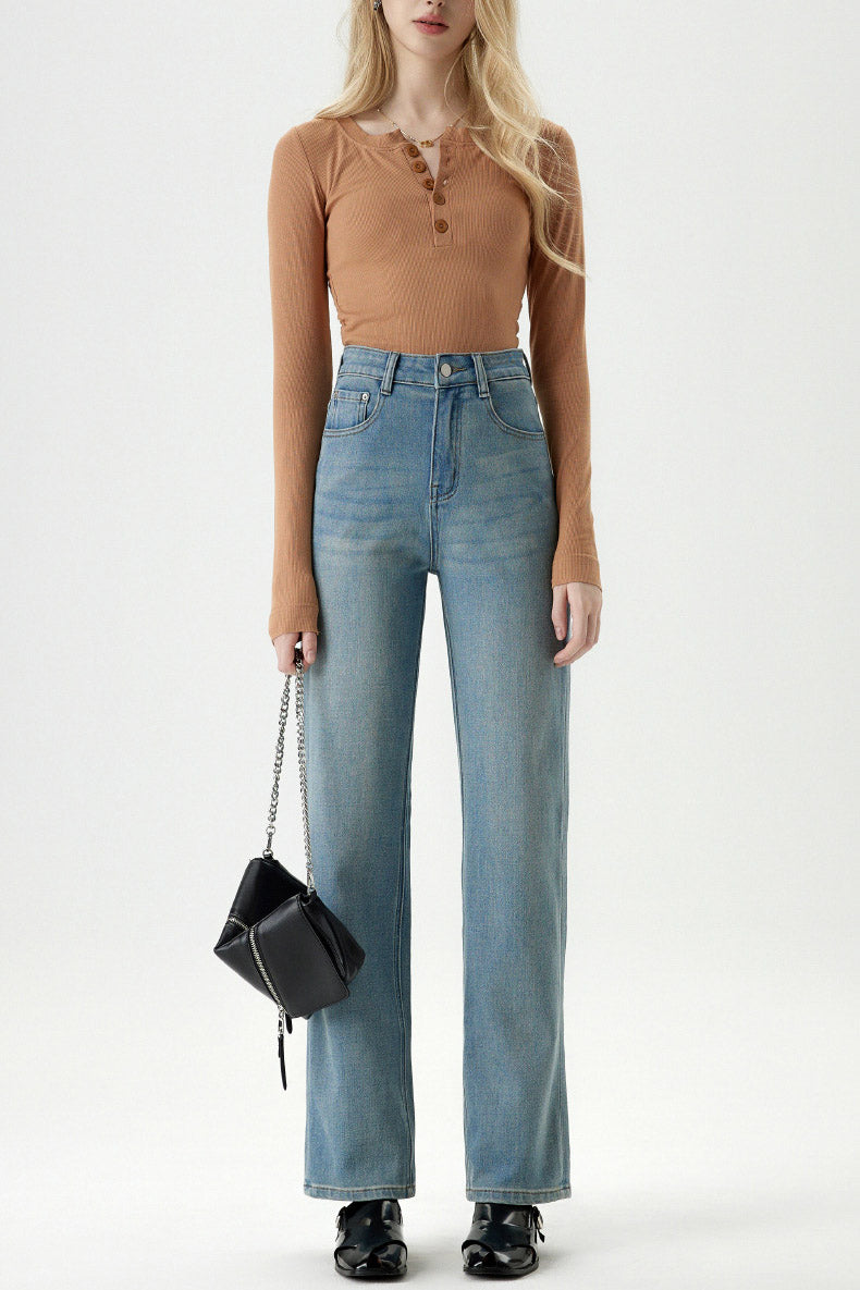 Top a Maniche Lunghe e Jeans a Vita Alta