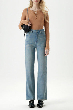 Top a Maniche Lunghe e Jeans a Vita Alta
